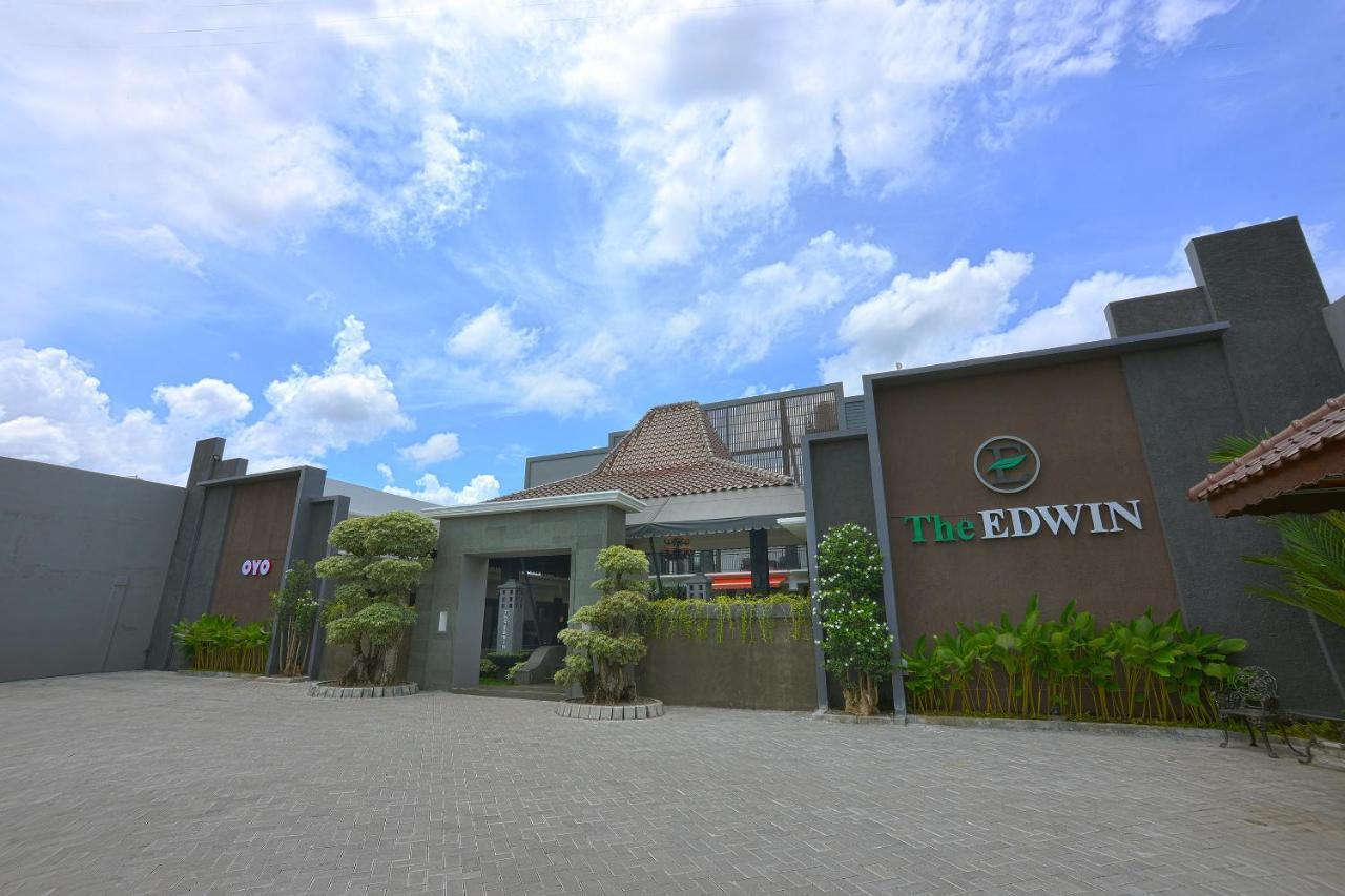 The Edwin Syariah Hotel Ngabean Luaran gambar